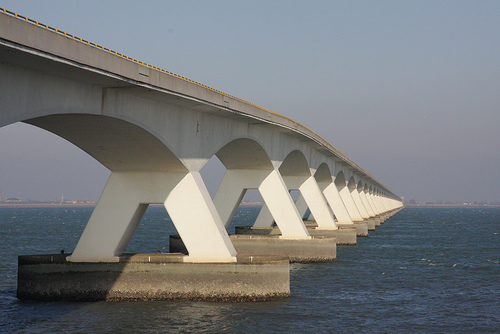 Afbeelding bij: De Zeelandbrug — elf kilometer beton over de Oosterschelde